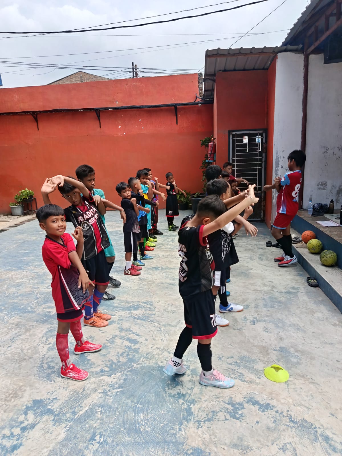 Latihan Rutin Ekskul Futsal SD Budi Agung Medan